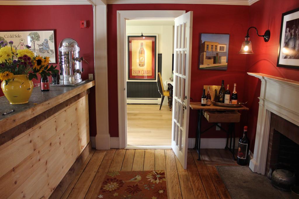 King Hill Inn & Kitchen New London Extérieur photo
