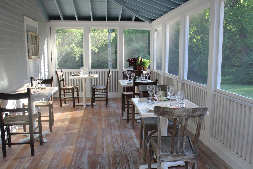 King Hill Inn & Kitchen New London Extérieur photo