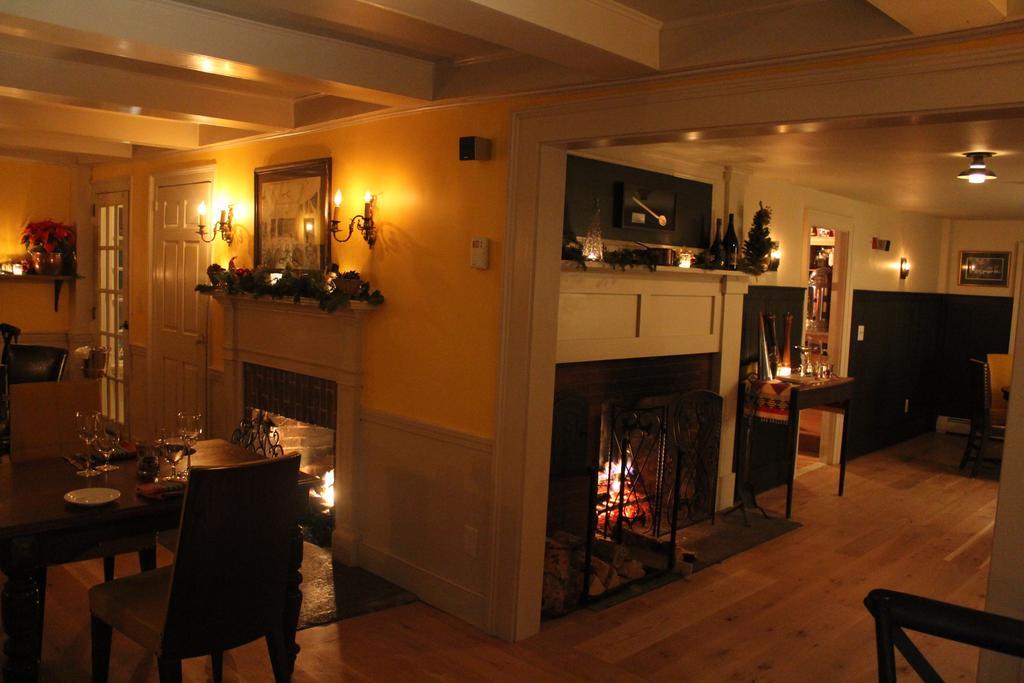 King Hill Inn & Kitchen New London Extérieur photo